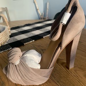 Bagdley Mischka Heels
